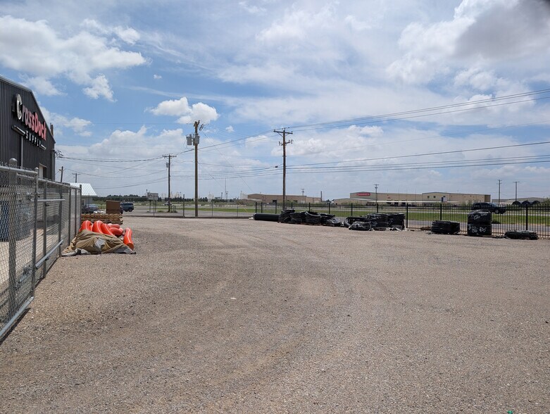 More Photos Of 6500 W Highway 80, Midland Warehouse For Lease