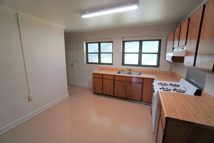 More Photos Of 706 Jay St, Jefferson City Apartments For Sale