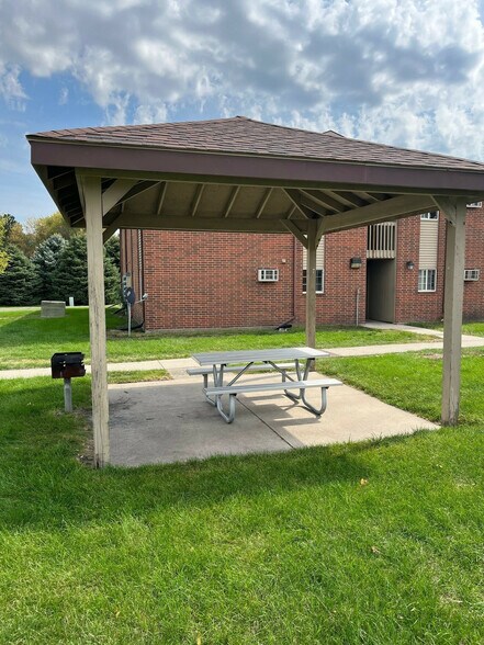 More Photos Of 1605 Collins St, Webster City Apartments For Sale