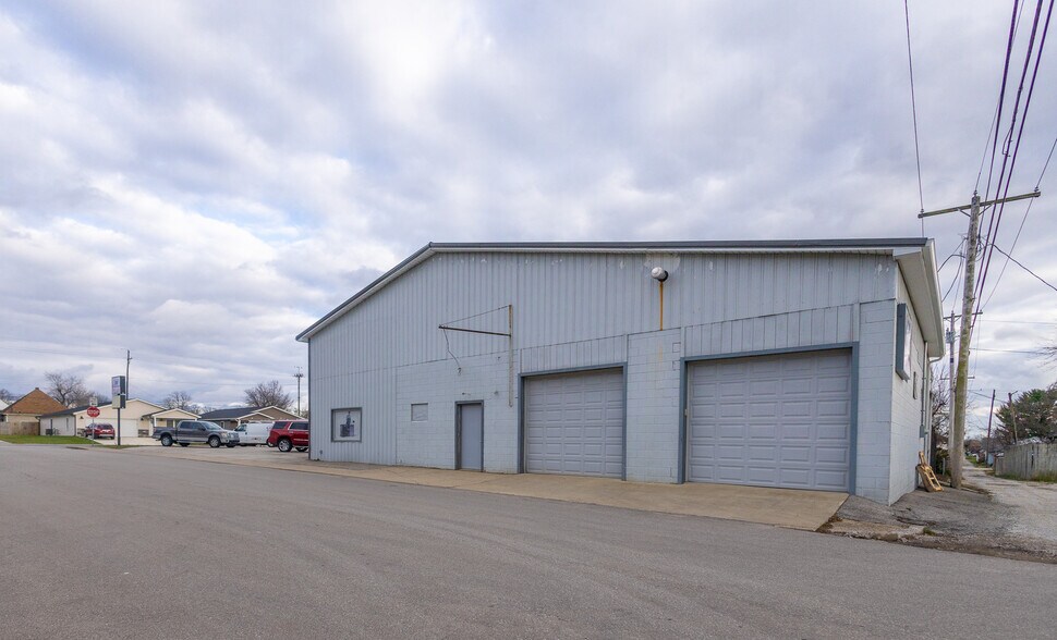 More Photos Of 701 I St, Bedford Warehouse For Sale