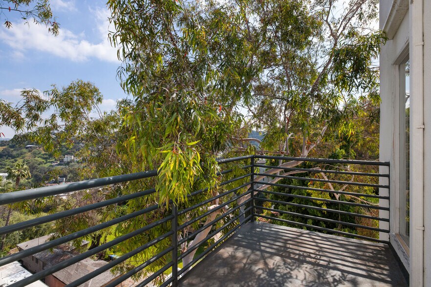 More Photos Of 2330 Silver Ridge Ave, Los Angeles Apartments For Sale