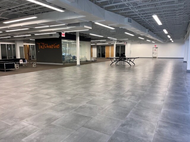 More Photos Of 300 Oakwood Ln, Hollywood Flex For Sale