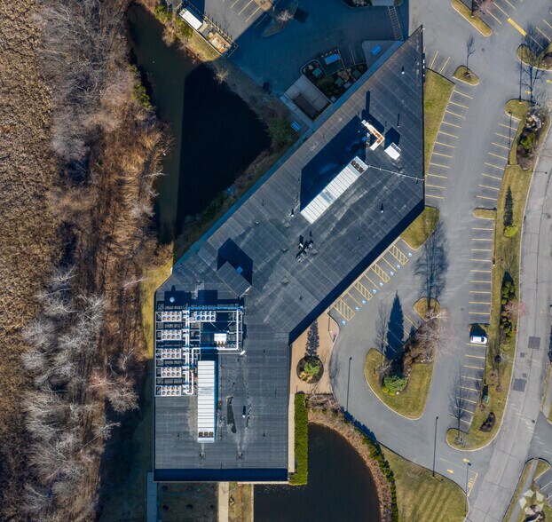 More Photos Of 601 Edgewater Dr, Wakefield Office For Lease