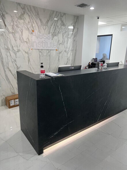 More Photos Of 9400-9414 Brighton Way, Beverly Hills Medical For Lease