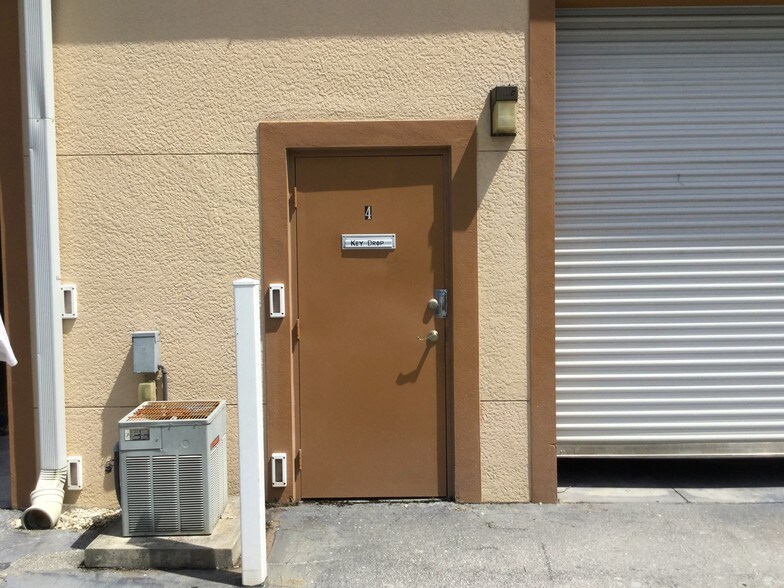 More Photos Of 28360 Old US Highway 41, Bonita Springs Showroom For Lease