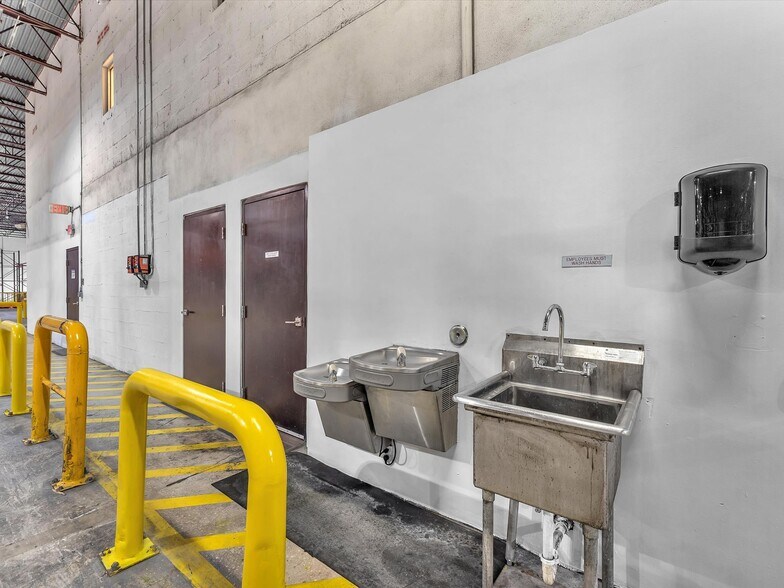 More Photos Of 2797 NW 105th Ave, Miami Warehouse For Lease