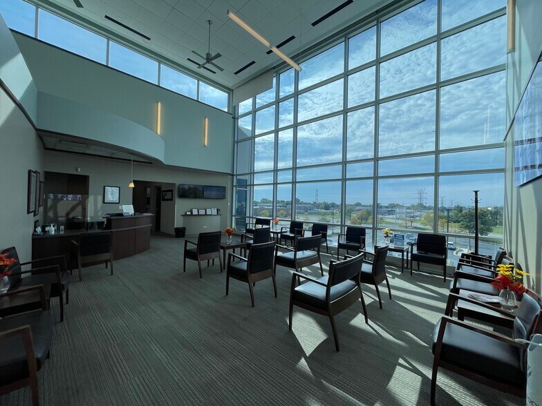 More Photos Of 7456 S State Rd, Bedford Park Medical For Lease