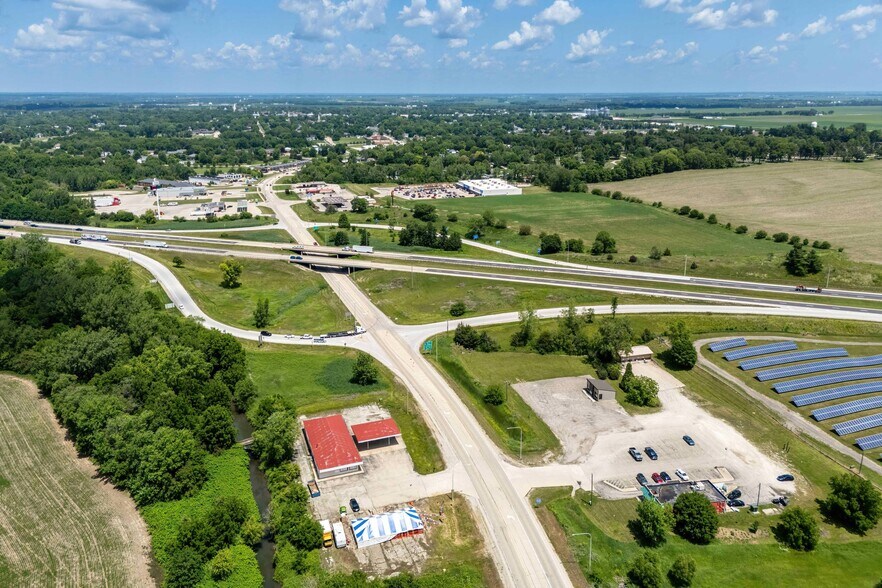 More Photos Of 4160 S Oakwood Ave, Geneseo Office For Sale