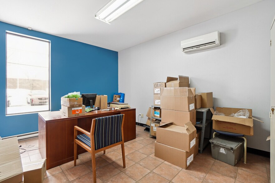 More Photos Of 717 St Saint-Pierre S, Joliette Manufacturing For Lease