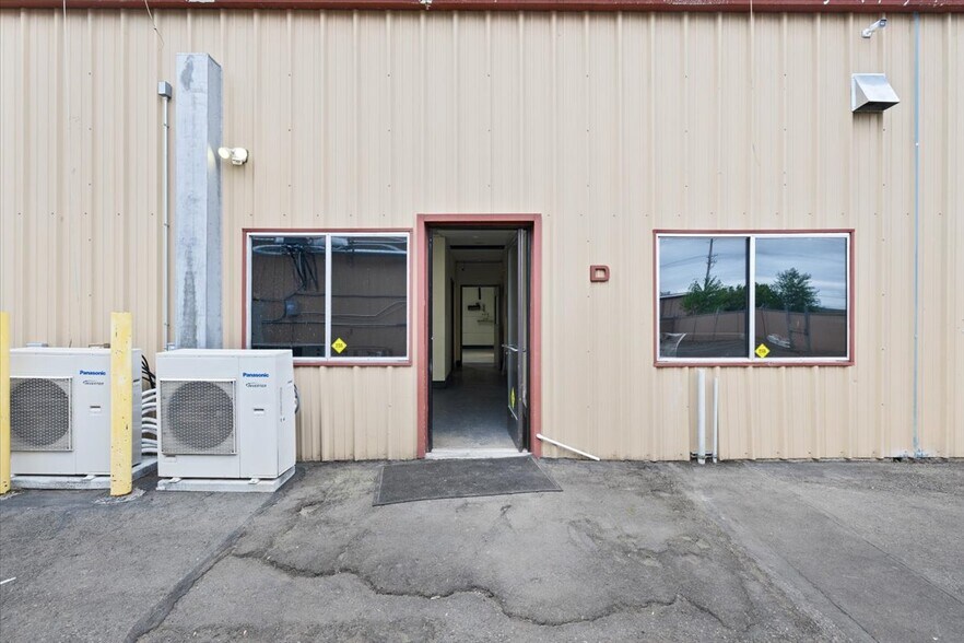 More Photos Of 1501 Sage Rd, Medford Warehouse For Sale