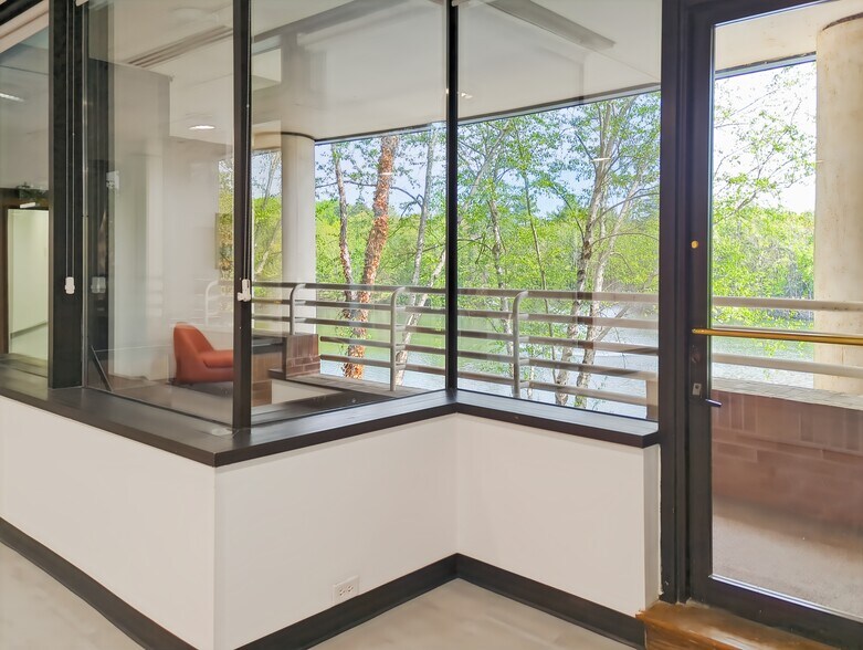 More Photos Of 9211 Forest Hill Ave, Richmond Coworking Space