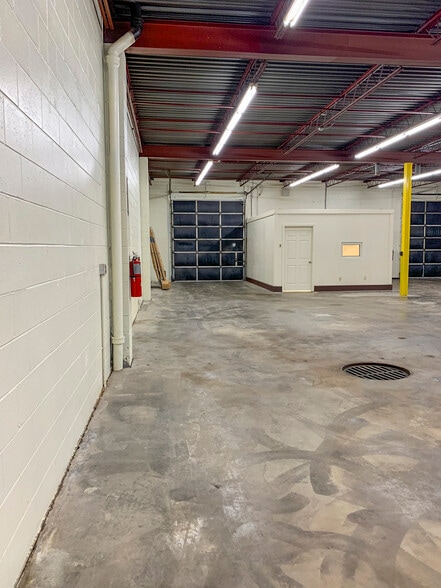 More Photos Of 5800-5814 N Hanley Rd, Saint Louis Industrial For Lease