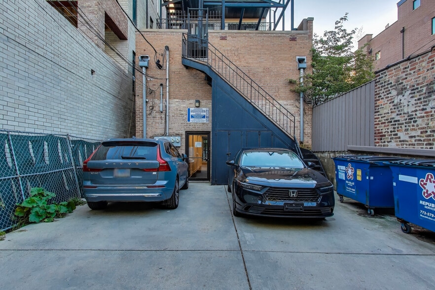 More Photos Of 1950 N Sedgwick St, Chicago Storefront Retail Residential For Sale