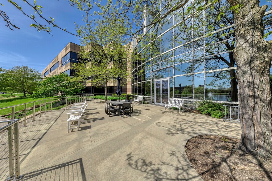 More Photos Of 544 Lakeview Pkwy, Vernon Hills Office For Lease