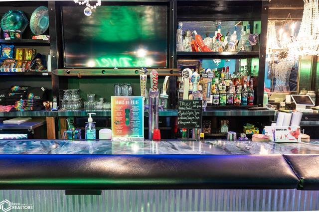 More Photos Of 854 Washington St, Burlington Bar For Sale