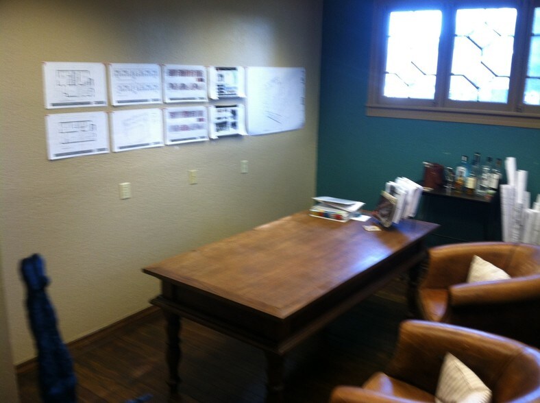 More Photos Of 125 1/2 W Mountain Ave, Las Cruces Office For Lease