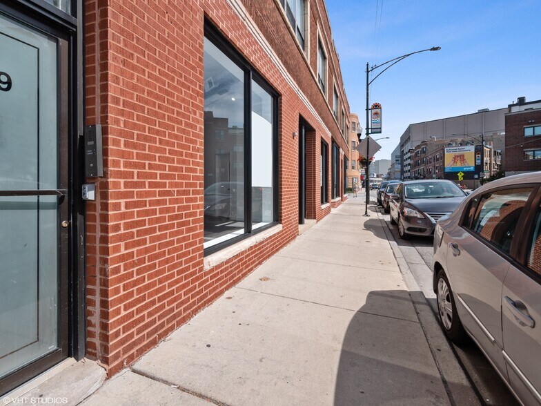More Photos Of 2901-2911 N Clark St, Chicago Storefront Retail Residential For Lease