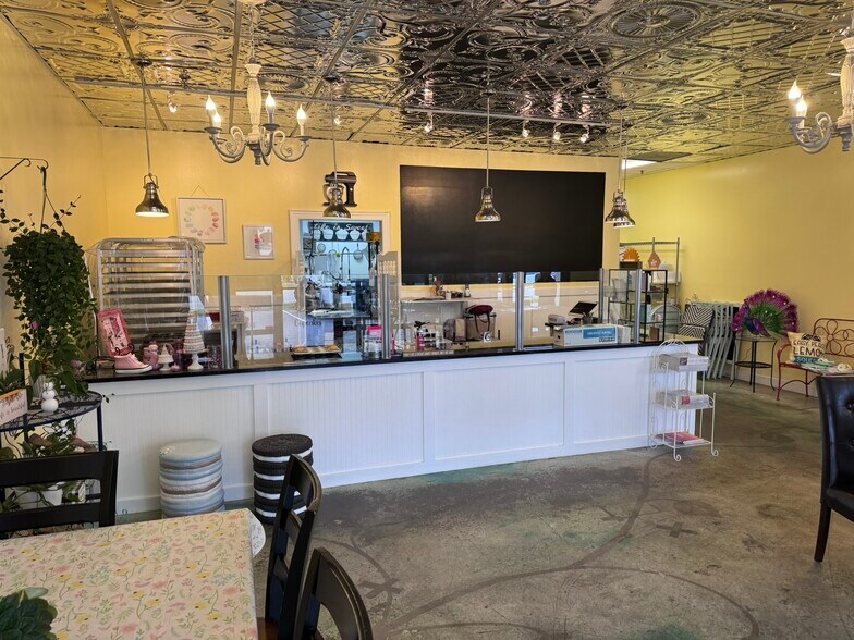 More Photos Of 1616 Battleground Ave, Greensboro Freestanding For Lease