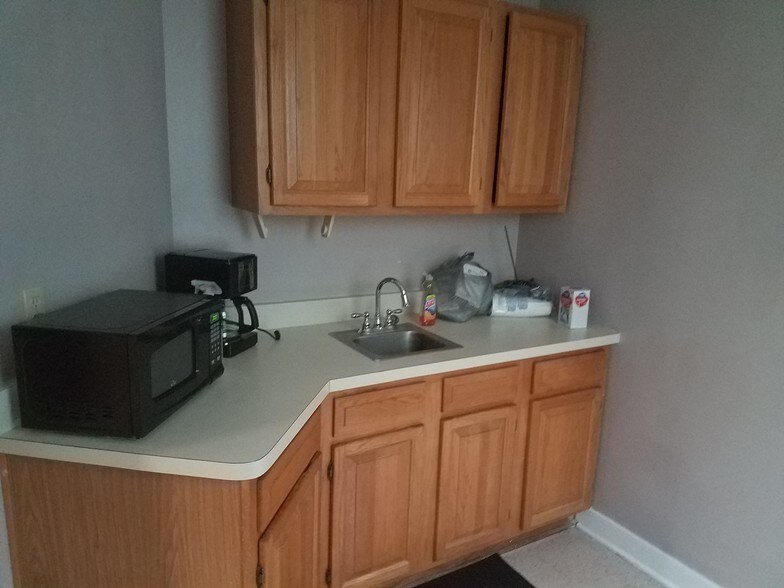More Photos Of 10106 Krause Rd, Chesterfield Office For Lease