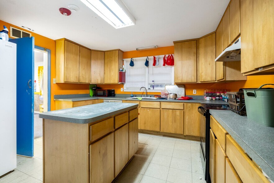 More Photos Of 204 Tibet Ave, Savannah Daycare Center For Sale