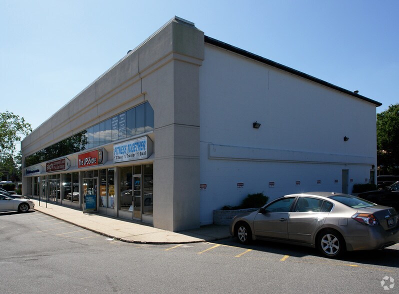 More Photos Of 998 Old Country Rd, Plainview Freestanding For Lease