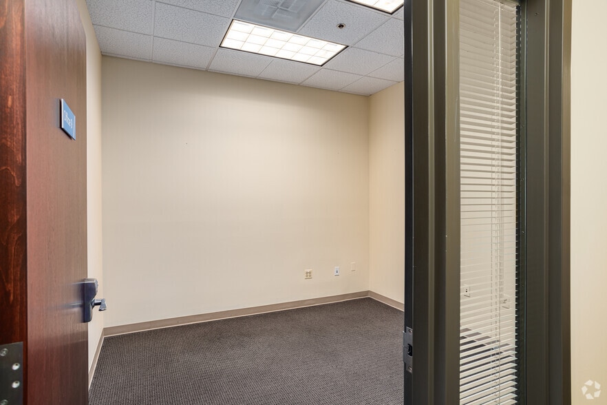 More Photos Of 3341 75th Ave, Landover Warehouse For Lease