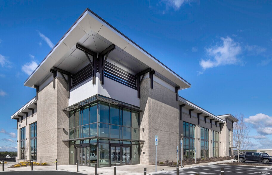 More Photos Of 205 Pavilion Way, Southern Pines Medical For Sale