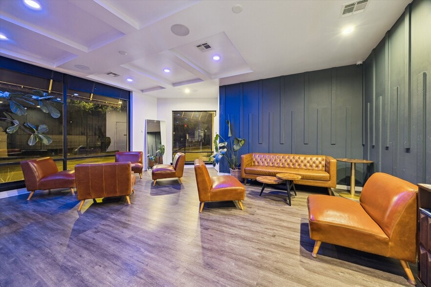 More Photos Of 2135-2147 Westheimer Rd, Houston Unknown For Lease