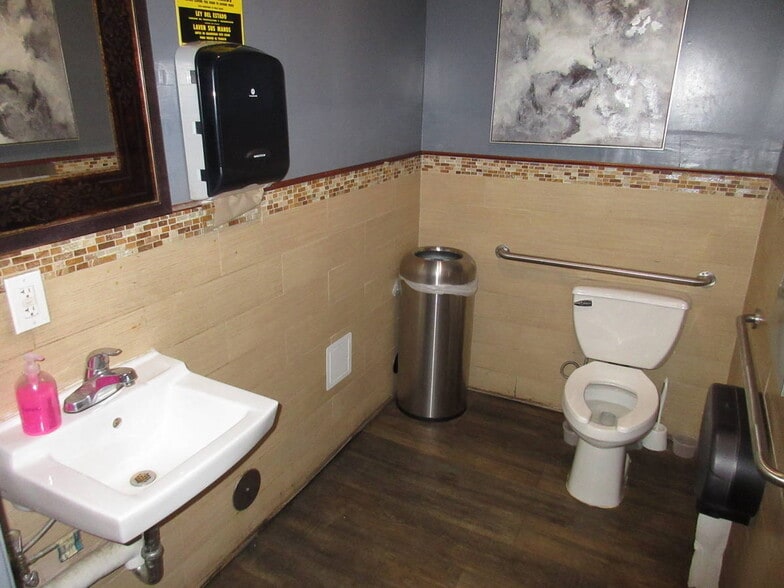 More Photos Of 1128-1142 Valencia St, San Francisco Apartments For Lease