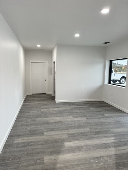 More Photos Of 606 Mill Run, Kerrville Warehouse For Lease