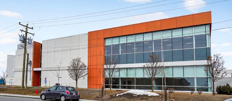 More Photos Of 235 Rue Isabey, Montréal Warehouse For Lease