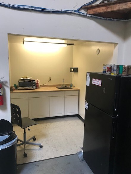More Photos Of 3700 N Industry Ave, Lakewood Research And Development For Lease