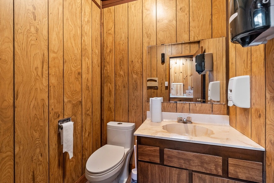 More Photos Of 4051-4061 N Highway 101, Eureka Warehouse For Sale