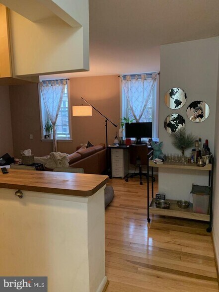 More Photos Of 747 S 2nd St, Philadelphia Apartments For Sale