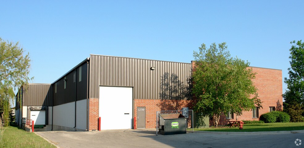 More Photos Of 1350 W Washington St, West Chicago Warehouse For Lease