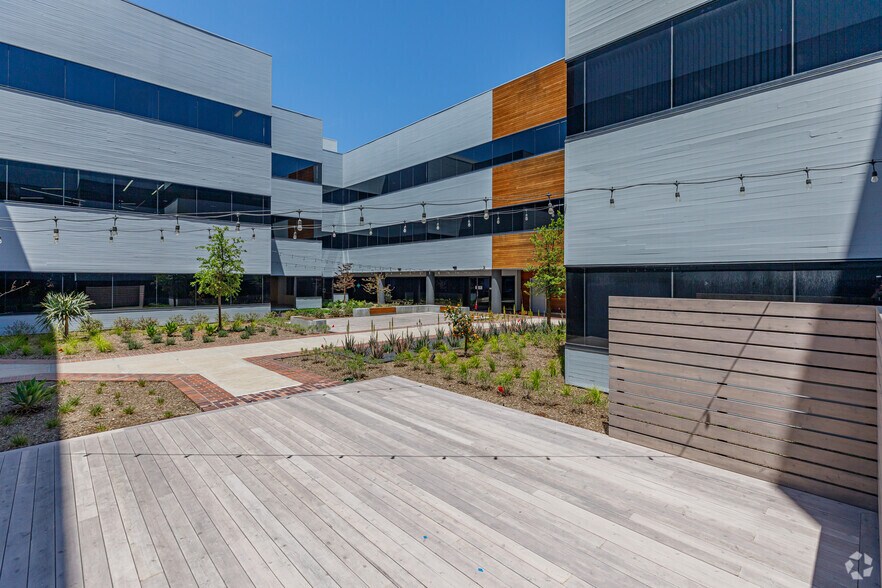 More Photos Of 10089 Willow Creek Rd, San Diego Office For Lease