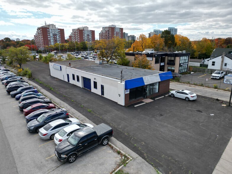 Primary Photo Of 142 Cross Ave, Oakville Auto Repair For Sale