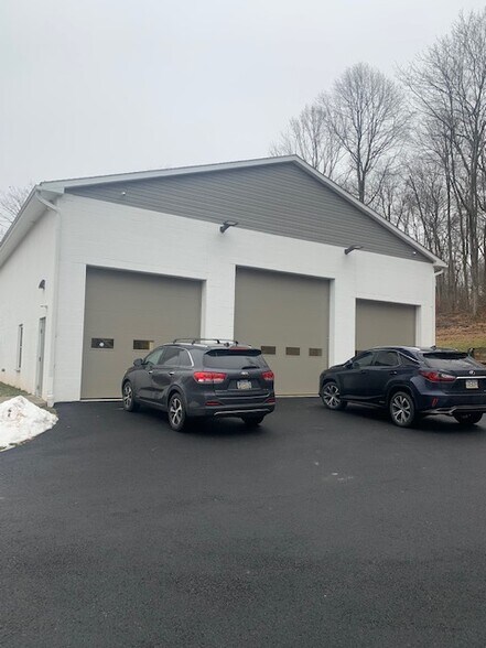 Primary Photo Of 1646 Chestnut Hill Rd, Morgantown Warehouse For Lease