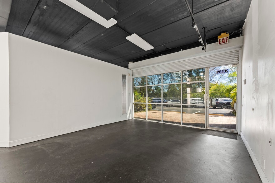 More Photos Of 20165-20199 NE 16th Pl, Miami Flex For Lease