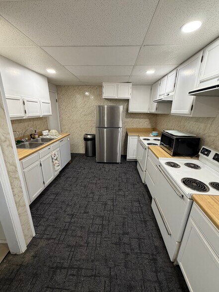 More Photos Of 720 N Westlink Ave, Wichita Coworking Space