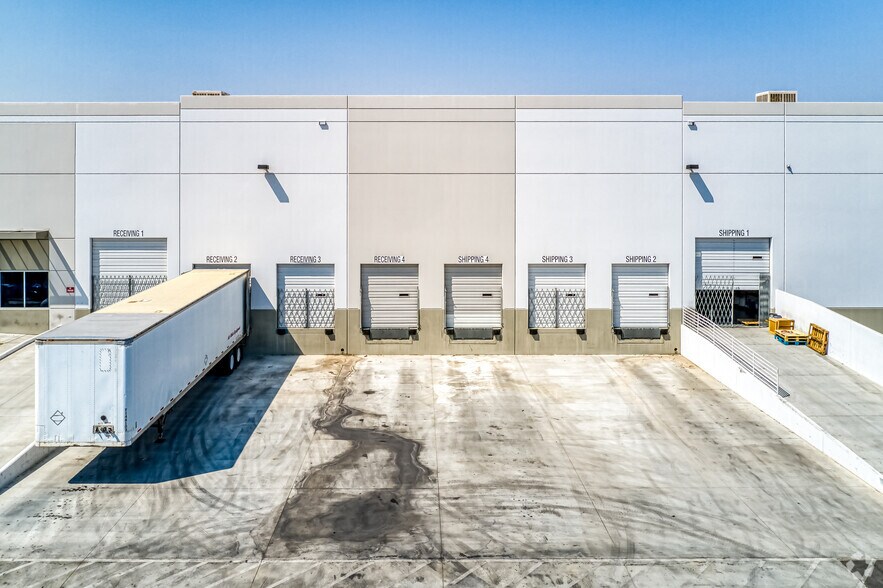 More Photos Of 6461 W Post Rd, Las Vegas Warehouse For Lease