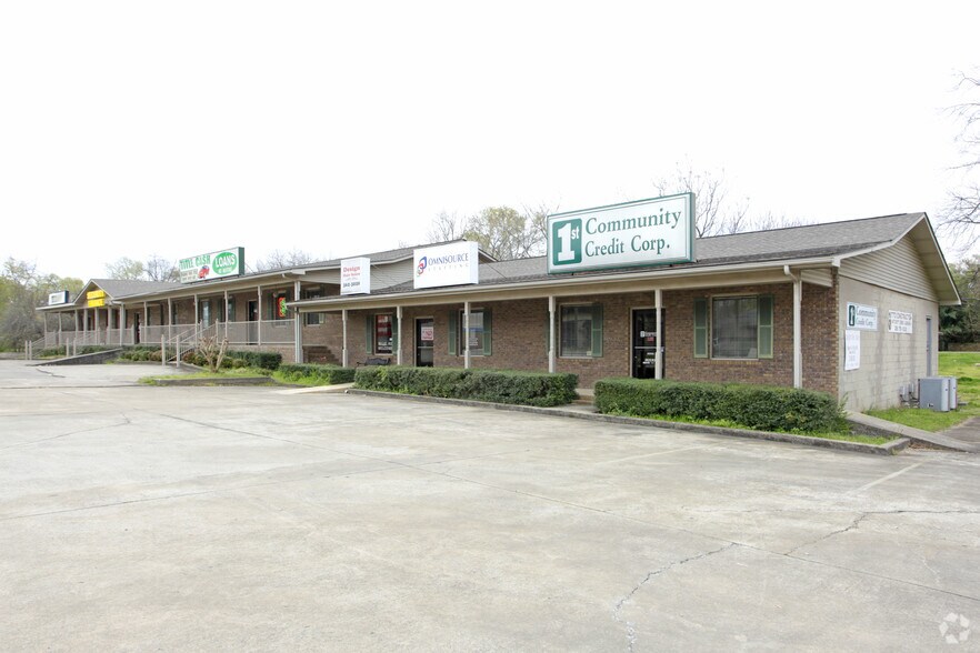 More Photos Of 511 Battle St E, Talladega Storefront For Lease