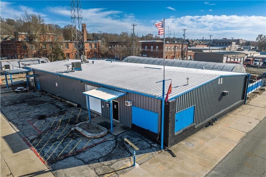 Primary Photo Of 701 S 8th St, Saint Joseph Light Distribution For Lease