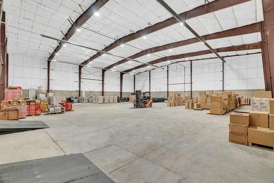 More Photos Of 1475 S Newburgh Rd, Westland Light Distribution For Sale