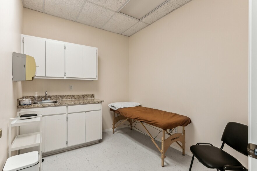 More Photos Of 912 Wright St, Arlington Medical For Sale