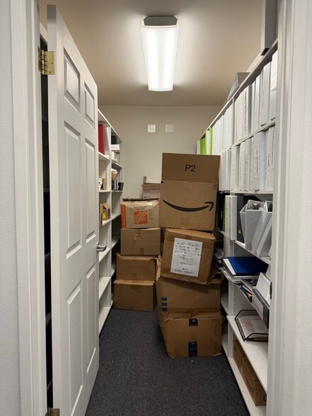 More Photos Of 7700-7704 Kester Ave, Van Nuys Warehouse For Lease