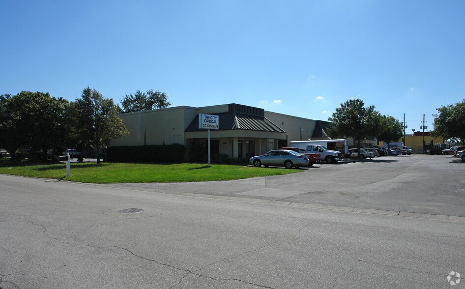 Primary Photo Of 5600 N 115th Ave, Clearwater Manufacturing For Lease