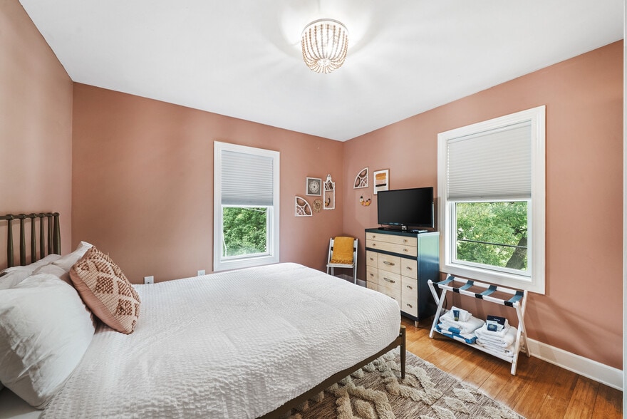 More Photos Of 371 Water St, Excelsior Hospitality For Sale