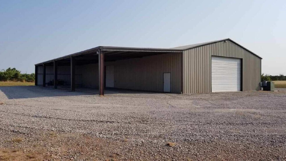 More Photos Of 3701 US Highway 81, Marlow Warehouse For Lease