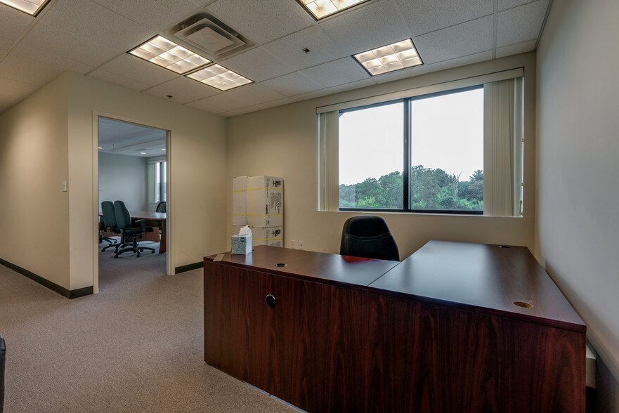 More Photos Of 6000 Brooktree Rd, Wexford Office For Lease